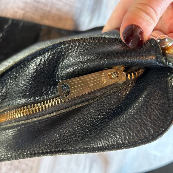 Vintage Black Leather Shoulder Bag w/ Chrome Ring Hardware Indie Sleaze 90s - Picture 7 of 8